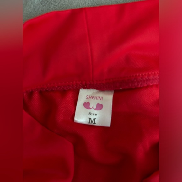 Red bikini - Picture 6 of 6